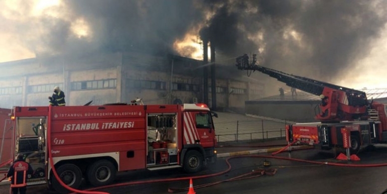 Beylikdüzü'nde tekstil fabrikasında yangın