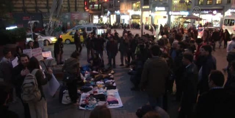 Beyoğlu'nda Kıyafet Takas Sergisi