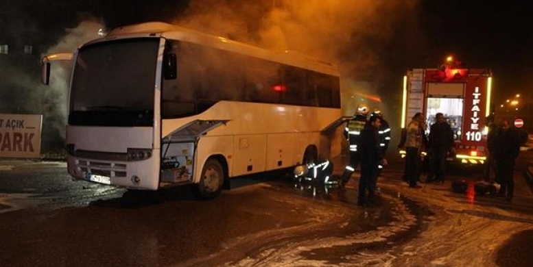 Tekstil işçilerini taşıyan otobüs alev aldı