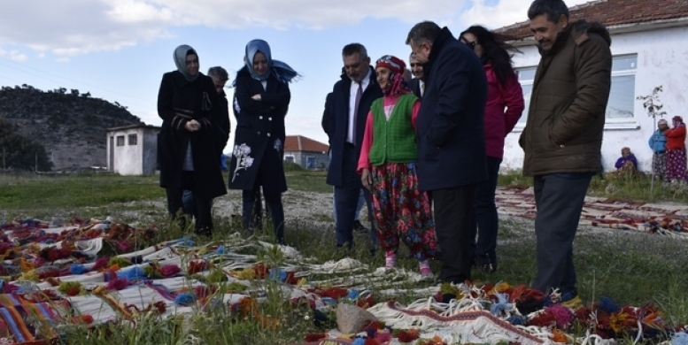 Kadınlar el emeklerini sanata dönüştürdü