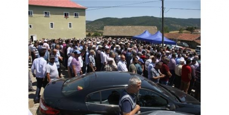 Darbe girişiminde hayatını kaybeden tekstil işçisi toprağa verildi