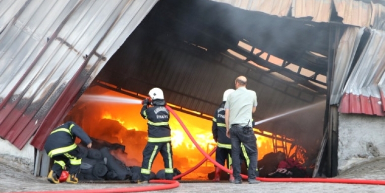 Kahramanmaraş'ta Tekstil Fabrikasında Yangın